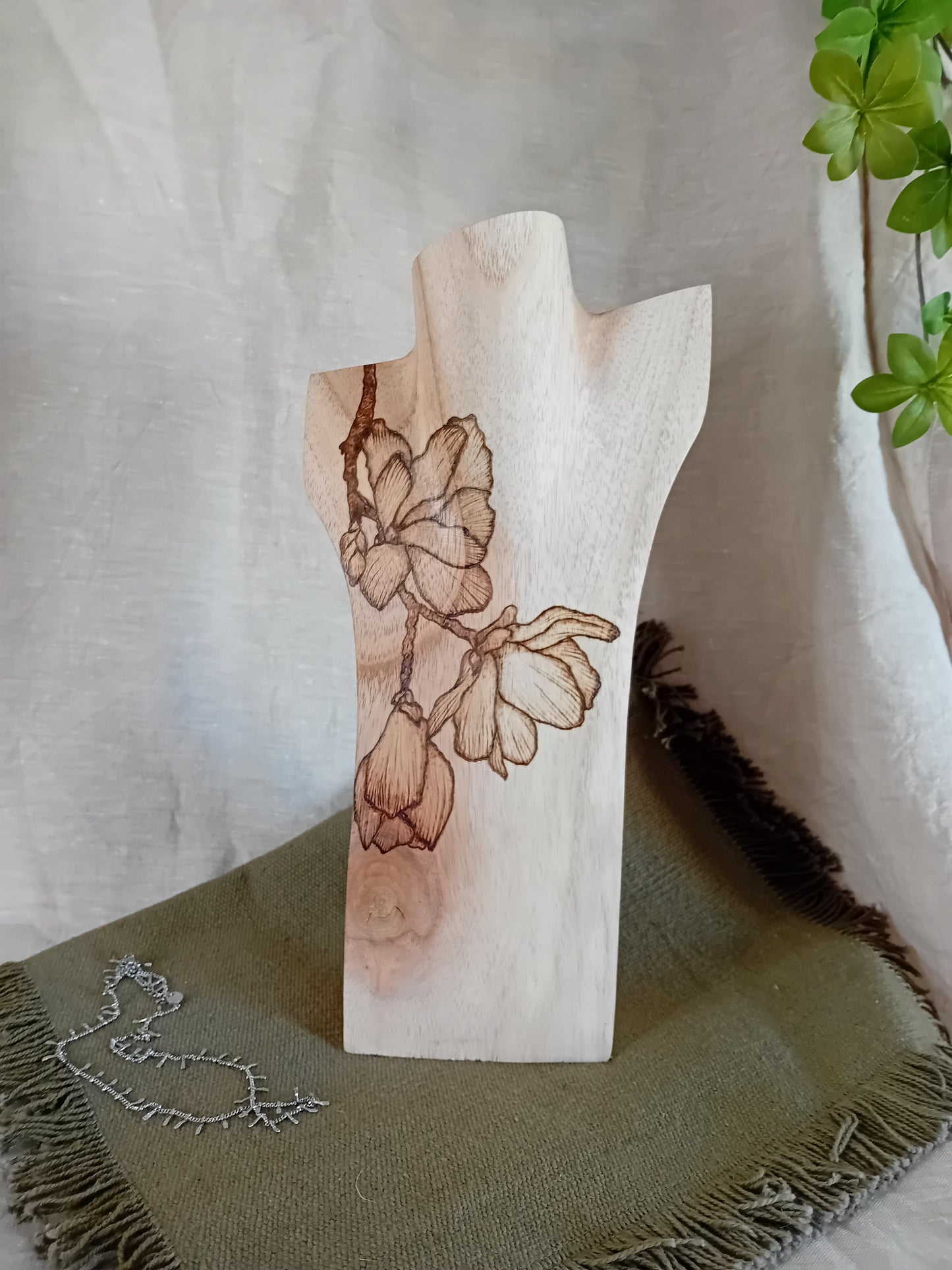 Buste en bois massif brut Magnolia