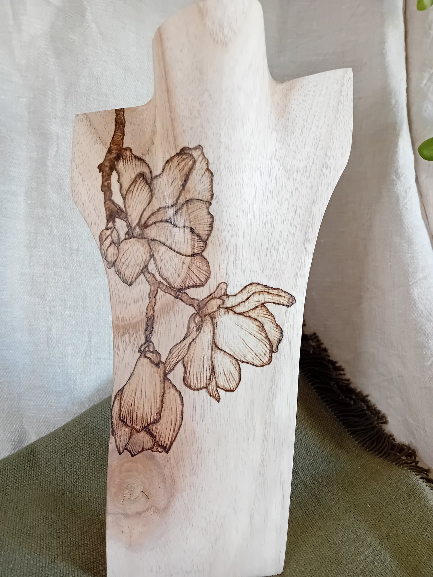 Buste en bois massif brut Magnolia