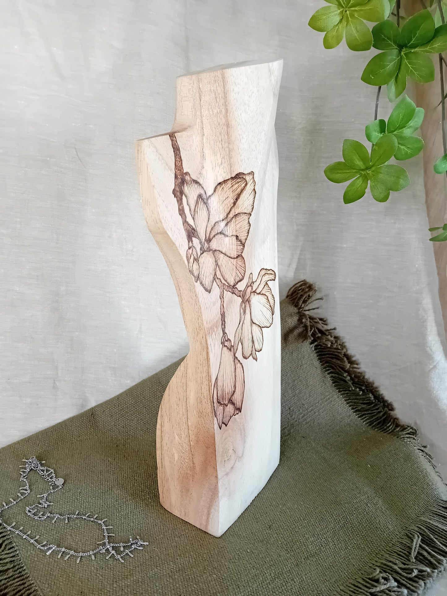 Buste en bois massif brut Magnolia