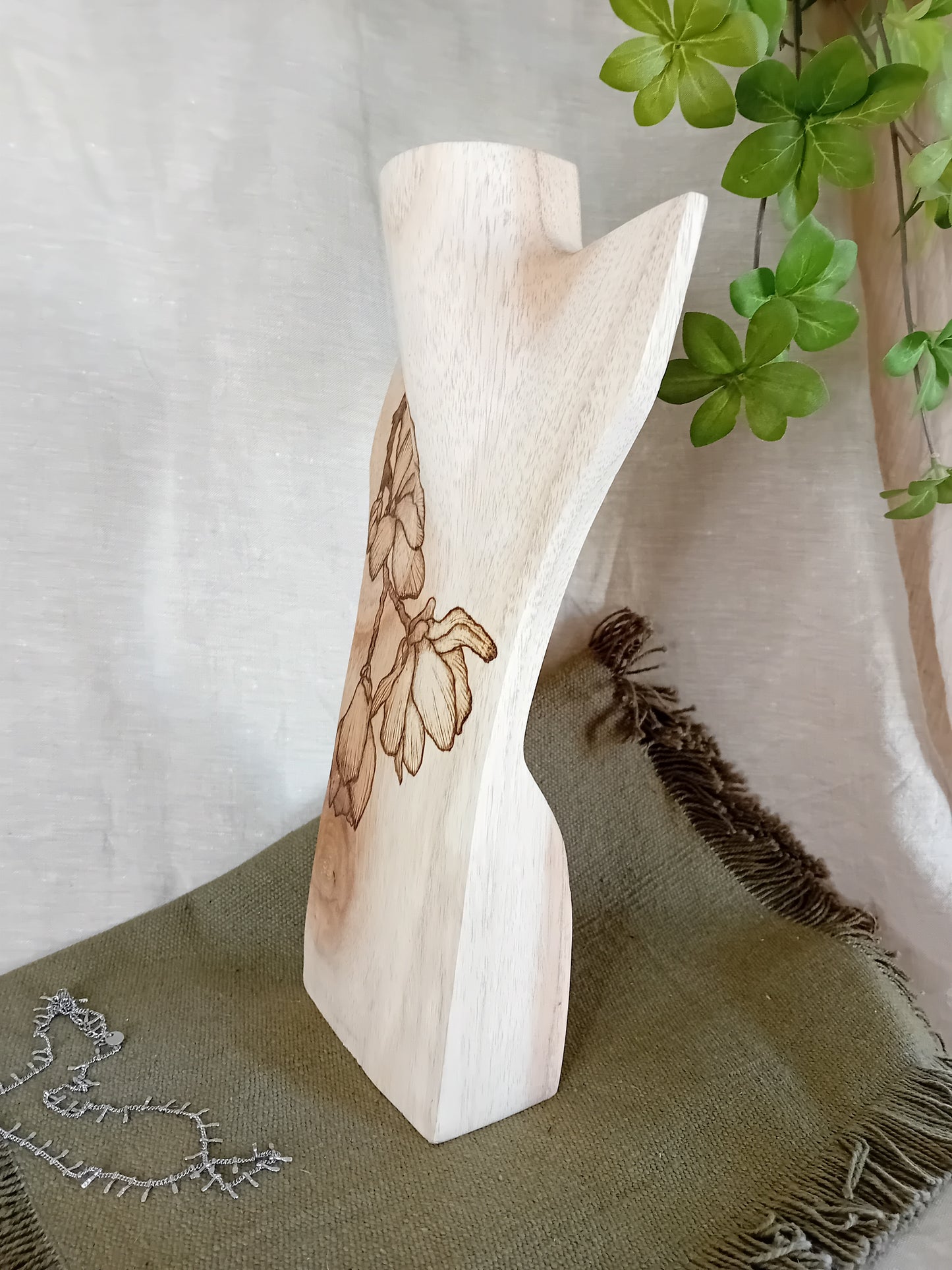 Buste en bois massif brut Magnolia