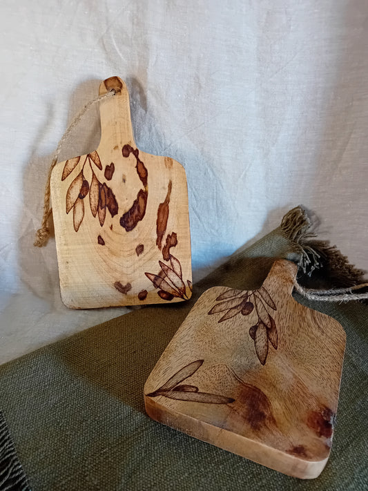 Planche de présentation en bois de Manguier petit modèle Branche d'Olivier